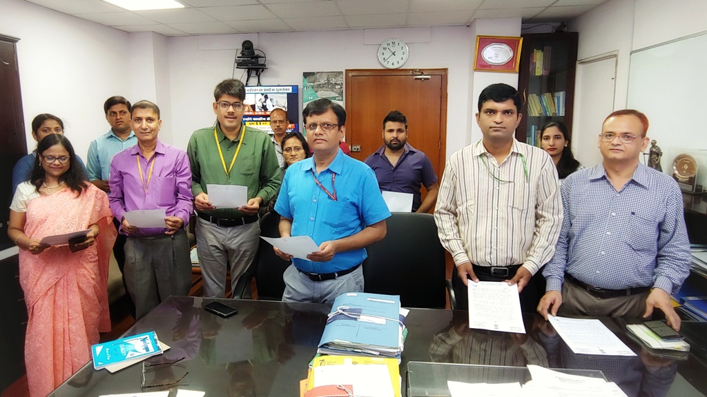Sandesh Reading.jpg